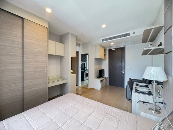 bedroom and room interior of Ashton Chula-Silom