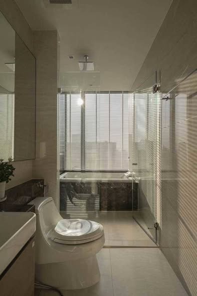 bathroom of Ashton Silom