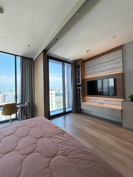 bedroom and room interior of Ashton Silom