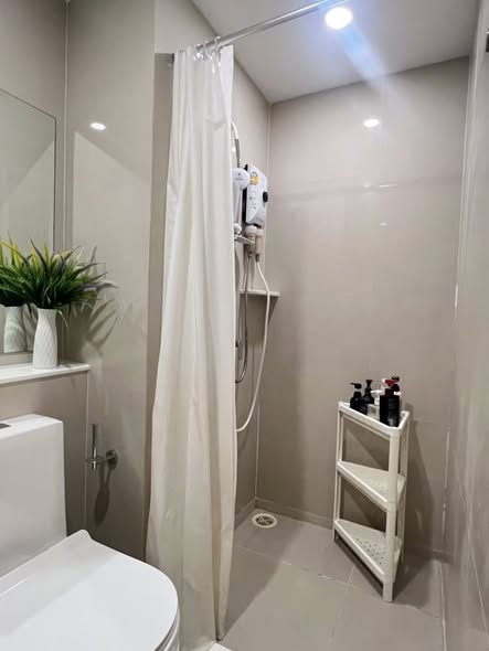bathroom of Aspire Asoke-Ratchada