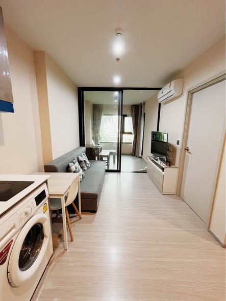 room interior of Aspire Erawan Tower B