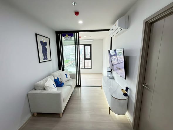 living room and bedroom of Aspire Onnut Station