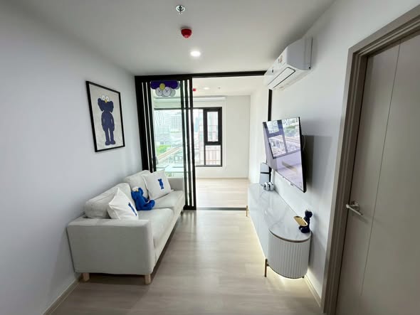 living room and bedroom of Aspire Onnut Station