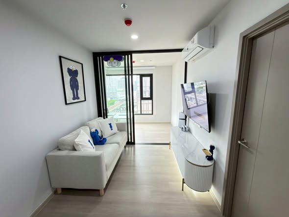 living room and room interior of Aspire Onnut Station