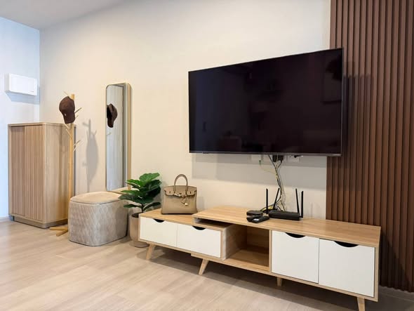 living room and room interior of Aspire Onnut Station