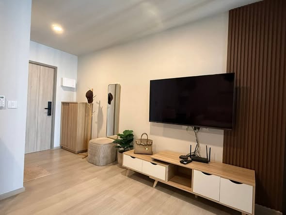 living room and room interior of Aspire Onnut Station