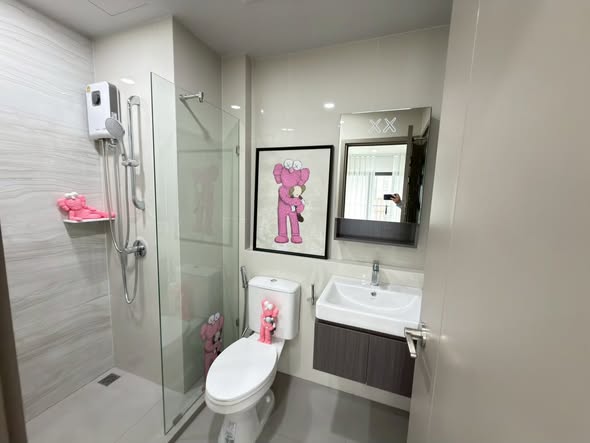 room interior and bathroom of Aspire Onnut Station