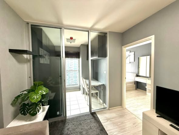 room interior and bathroom of Aspire Rattanathibet 2