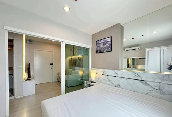 bedroom and room interior of Aspire Sathorn – Tha Phra