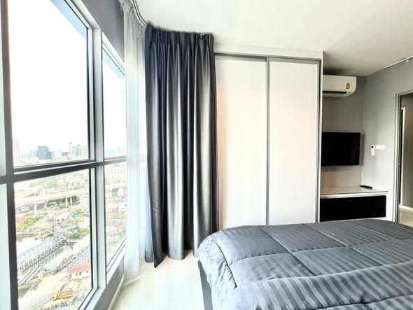bedroom and room interior of Aspire Sukhumvit 48