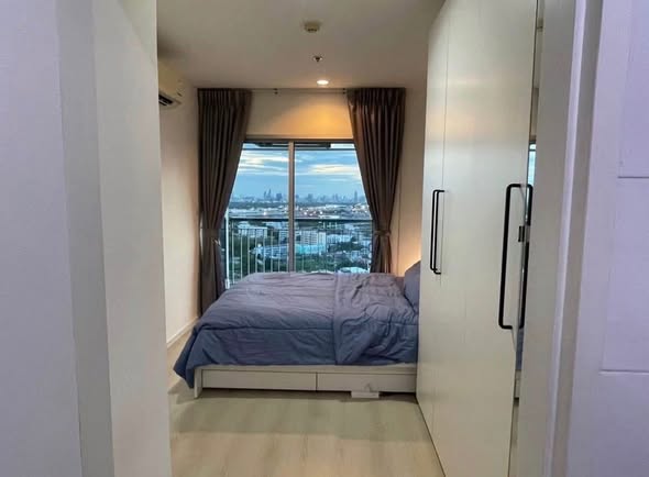bedroom and room interior of Aspire Sukhumvit 48