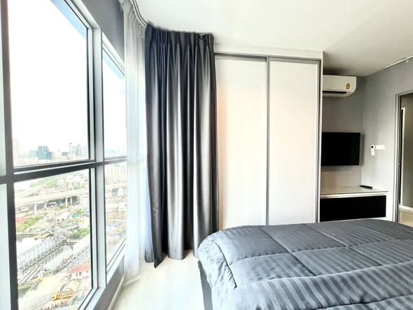 bedroom and room interior of Aspire Sukhumvit 48
