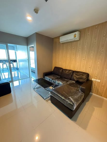 living room and bedroom of Aspire Sukhumvit 48