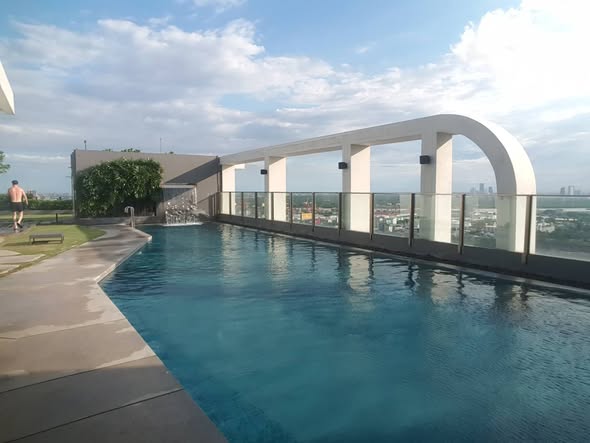 pool of Aspire Sukhumvit 48
