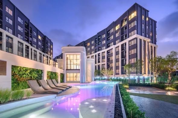 pool of Aspire Sukhumvit-On Nut