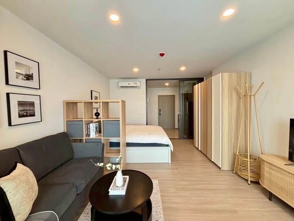 bedroom and living room of Aspire Sukhumvit-Rama 4