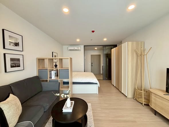 bedroom and living room of Aspire Sukhumvit-Rama 4
