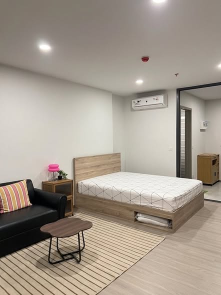 bedroom and room interior of Aspire Sukhumvit-Rama 4