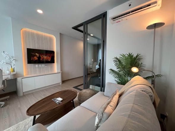living room and bedroom of Aspire Sukhumvit-Rama 4