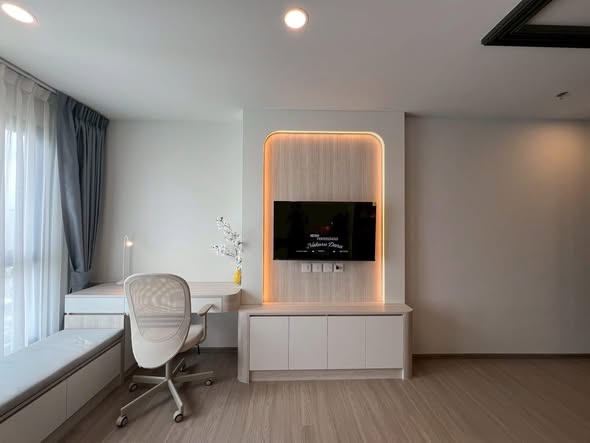 living room and bedroom of Aspire Sukhumvit-Rama 4