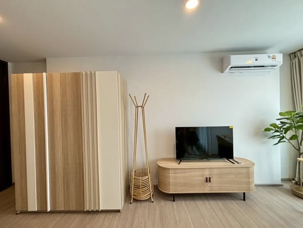 living room and room interior of Aspire Sukhumvit-Rama 4