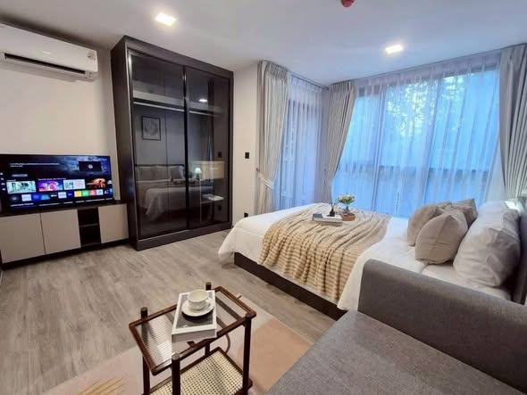 living room and bedroom of Atmoz Palacio Ladprao Wanghin | แอทโมซ พาลาซิโอ ลาดพร้าว วังหิน