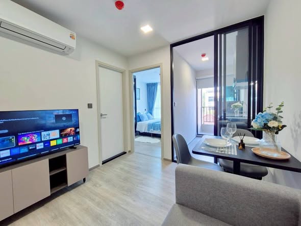living room and room interior of Atmoz Palacio Ladprao Wanghin | แอทโมซ พาลาซิโอ ลาดพร้าว วังหิน