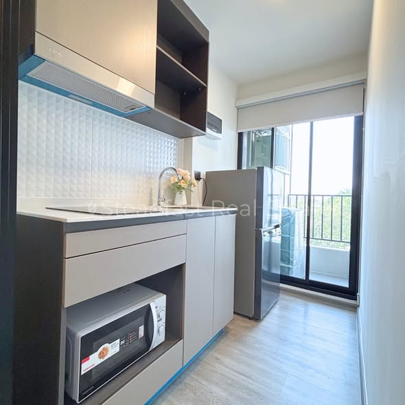 room interior and kitchen of Atmoz Palacio Ladprao Wanghin | แอทโมซ พาลาซิโอ ลาดพร้าว วังหิน