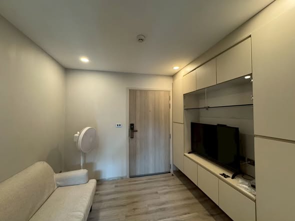 bedroom and room interior of ATTITUDE BEARING CONDOMINIUM