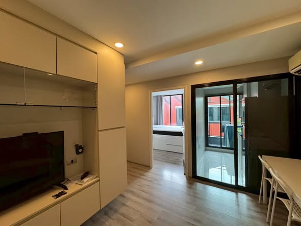 bedroom and room interior of ATTITUDE BEARING CONDOMINIUM