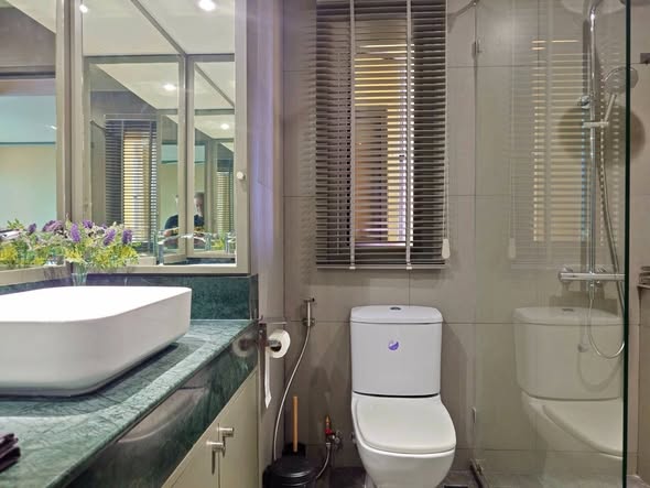 bathroom of Baan Chaopraya