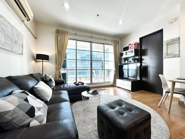 living room of Baan Klang Krung Siam-Pathum Wan