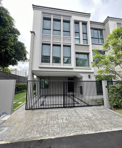 Baan Klang Muang Classe Ratchayothin บ้านกลางเมือง คลาสเซ่ รัชโยธิน