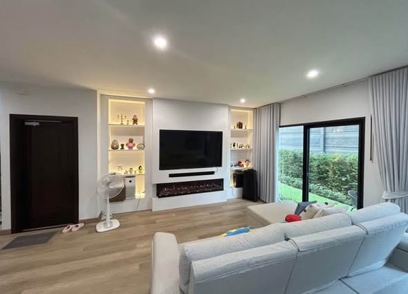 living room and room interior of Baan Klang Muang Classe Ratchayothin บ้านกลางเมือง คลาสเซ่ รัชโยธิน
