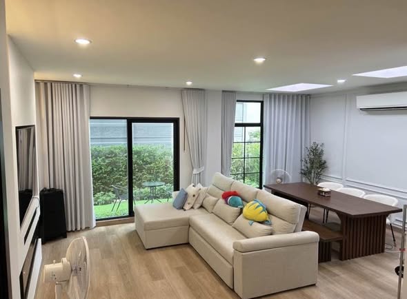 living room and room interior of Baan Klang Muang Classe Ratchayothin บ้านกลางเมือง คลาสเซ่ รัชโยธิน