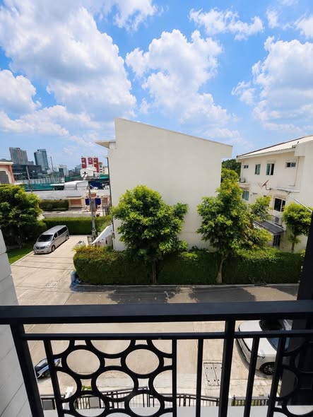 Baan Klang Muang Rama 9