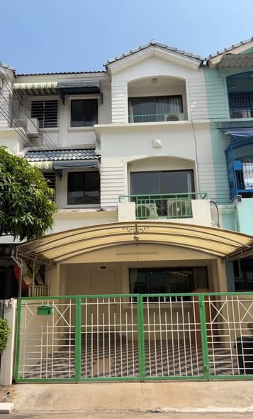 Baan Klang Muang Rama 9 Soi 43