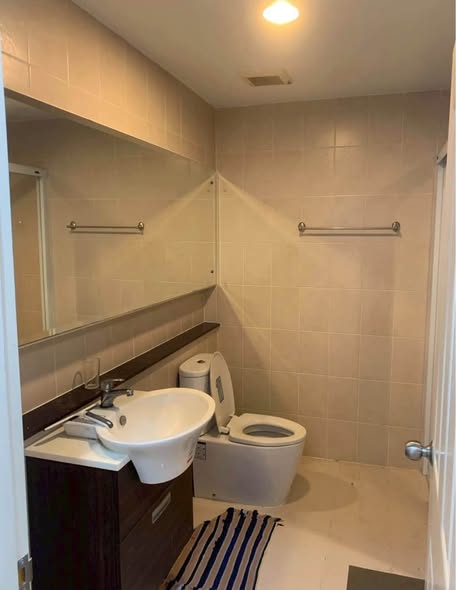 bathroom of Baan Klang Muang S-Sense Rama 9-Ladprao