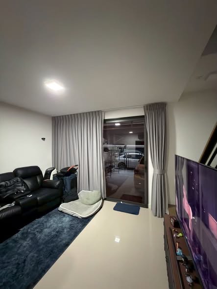 living room of Baan Klang Muang Sukhumvit – Onnut