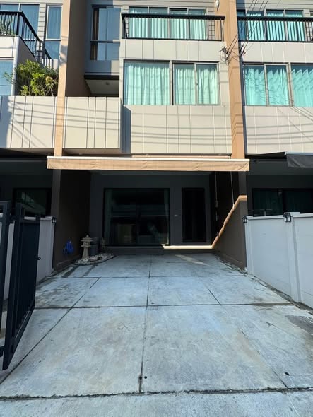 Baan Klang Muang The Paris Rama 9 – Ramkamhaeng