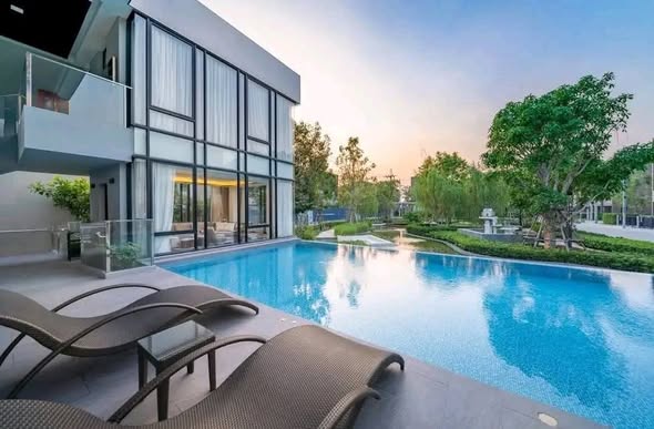 pool of Baan Klang Mueang Rama 9-Krungthep Kritha