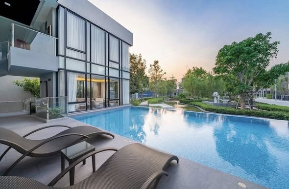 pool of Baan Klang Mueang Rama 9-Krungthep Kritha
