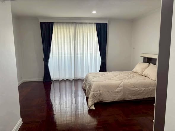 bedroom and room interior of Baan Phrom Phong
