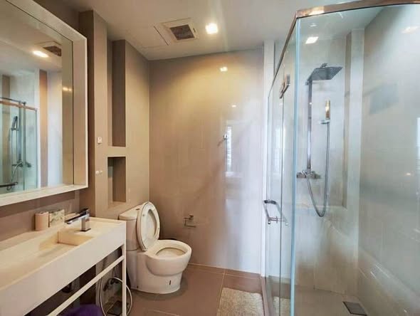 bathroom of Baan Plai Haad Pattaya