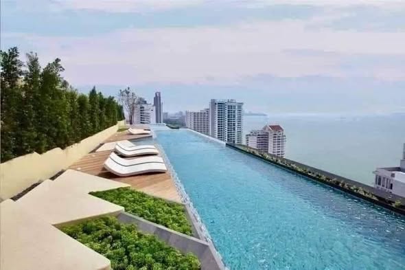 pool of Baan Plai Haad Pattaya