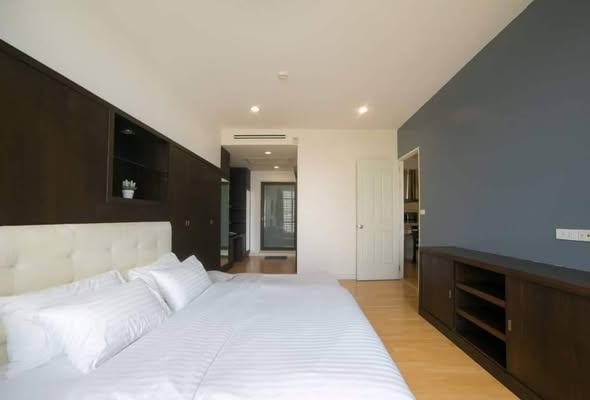 bedroom and room interior of Baan Sathorn Chao Phraya
