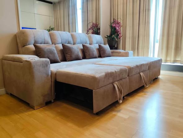 living room and bedroom of Baan Sathorn Chao Phraya