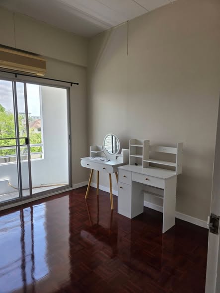 room interior of Baan Suan Sukhumvit Condominium