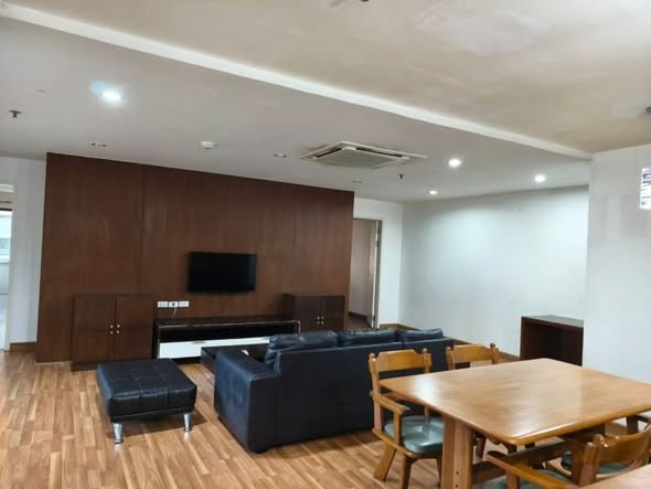 living room of Baan Suanpetch