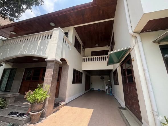 Baan Sukhumvit 18